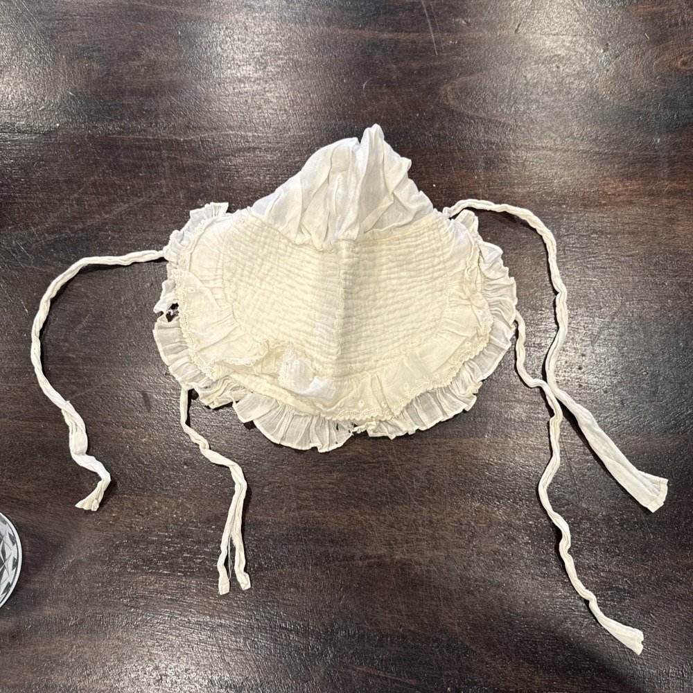 Vintage small child white bonnet see pics and description - Picture 2 of 7
